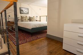 Historic 1 BR apt With Exposed Brick Loft Downtown