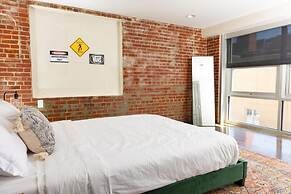 Stunning 2 BR Loft Smack in the Heart of Downtown
