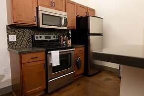 Stunning 2 BR Loft Smack in the Heart of Downtown