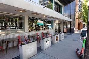 Stunning 2 BR Loft Smack in the Heart of Downtown