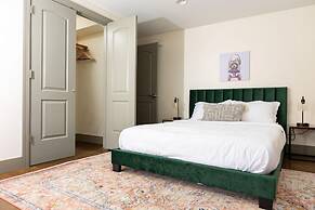 Stunning 2 BR Loft Smack in the Heart of Downtown