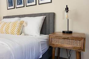 Stunning 2 BR Loft Smack in the Heart of Downtown