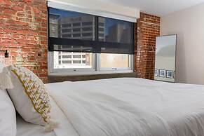 Stunning 2 BR Loft Smack in the Heart of Downtown