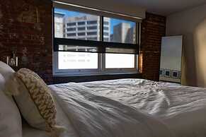 Stunning 2 BR Loft Smack in the Heart of Downtown
