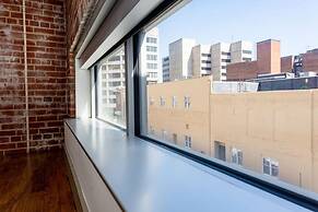 Stunning 2 BR Loft Smack in the Heart of Downtown