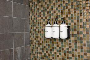 Stunning 2 BR Loft Smack in the Heart of Downtown