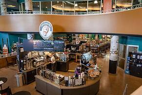 Stunning 2 BR Loft Smack in the Heart of Downtown