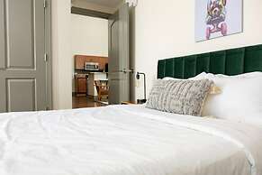 Stunning 2 BR Loft Smack in the Heart of Downtown