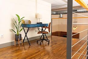 Extra Classy 1 BR Loft With Exposed Brick Downtown