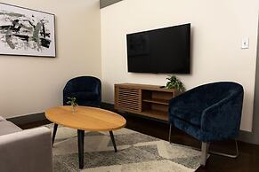 Extra Classy 1 BR Loft With Exposed Brick Downtown