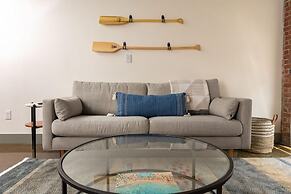 Luxury 2 Bedroom apt With Exposed Brick Downtown