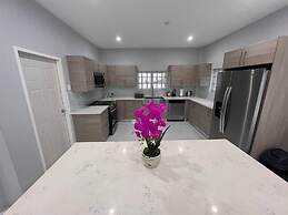 Jacuzzi Loft and Pool Glencoe Townhome