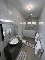 Jacuzzi Loft and Pool Glencoe Townhome