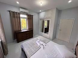 Jacuzzi Loft and Pool Glencoe Townhome