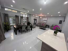 Jacuzzi Loft and Pool Glencoe Townhome