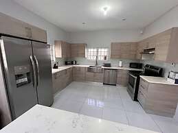 Jacuzzi Loft and Pool Glencoe Townhome