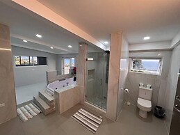 Jacuzzi Loft and Pool Glencoe Townhome