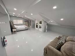 Jacuzzi Loft and Pool Glencoe Townhome