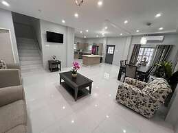 Jacuzzi Loft and Pool Glencoe Townhome