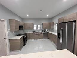 Jacuzzi Loft and Pool Glencoe Townhome