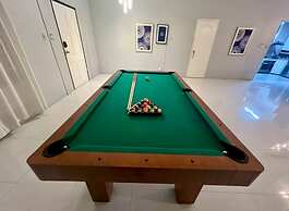 Pool and Jacuzzi Vacation Home