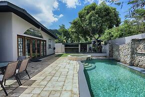 Pool and Jacuzzi Vacation Home