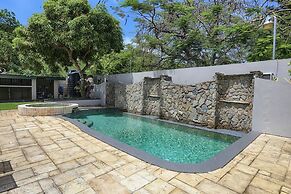 Pool and Jacuzzi Vacation Home