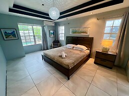 Pool and Jacuzzi Vacation Home