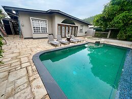 Pool and Jacuzzi Vacation Home