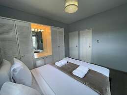 Pool and Jacuzzi Vacation Home