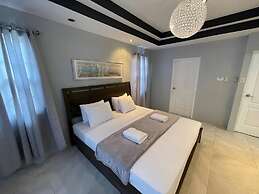 Pool and Jacuzzi Vacation Home