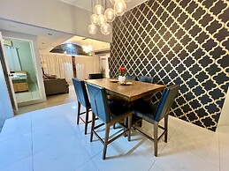 Pool and Jacuzzi Vacation Home