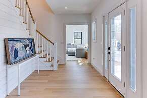 Sandpoint by Rove Travel Modern 5BR w Pool