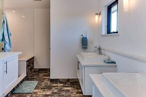 Sandpoint by Rove Travel Modern 5BR w Pool