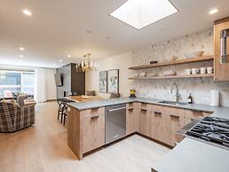 Durant Den by Rovetravel 2BR Apt w Private Patio