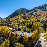 Durant Den by Rovetravel 2BR Apt w Private Patio