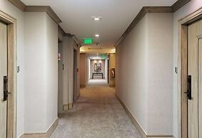 Durant Den by Rovetravel 2BR Apt w Private Patio