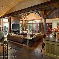 Third Timber by Rovetravel 6BR w Hot Tub Grill