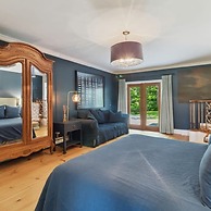 Blank Lane by Rove Travel 5BR w Pool Hot Tub