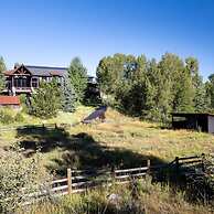 Ute Terrace by Rove Travel Lux Retreat w Pool