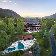 Ute Terrace by Rove Travel Lux Retreat w Pool