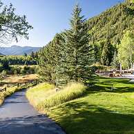 Ute Terrace by Rove Travel Lux Retreat w Pool