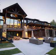 Ute Terrace by Rove Travel Lux Retreat w Pool