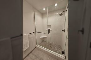 Cooper s Corner by Rove 2BR w Sauna Hot Tub