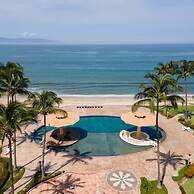 Ocean Front Condo With Pool Sleeps 6 Adults