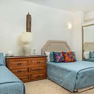 Ocean Front Condo With Pool Sleeps 6 Adults