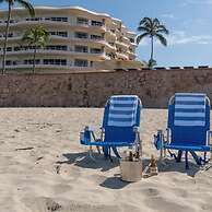 Ocean Front Condo With Pool Sleeps 6 Adults