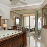 Ocean Front Condo With Pool Sleeps 6 Adults