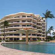 Ocean Front Condo With Pool Sleeps 6 Adults