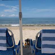 Ocean Front Condo With Pool Sleeps 6 Adults